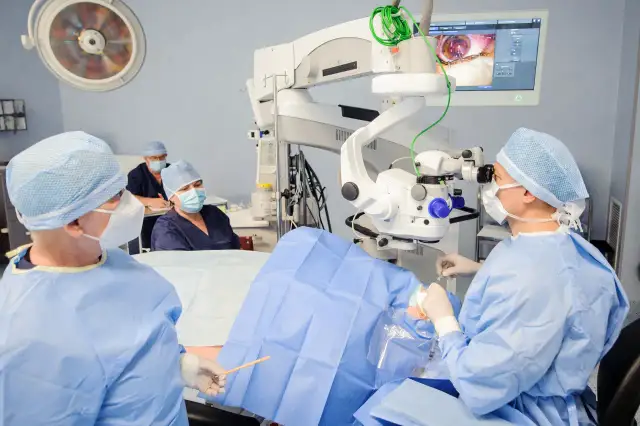 Jak wygląda zabieg zaćmy? Poznaj szczegóły i co cię czeka