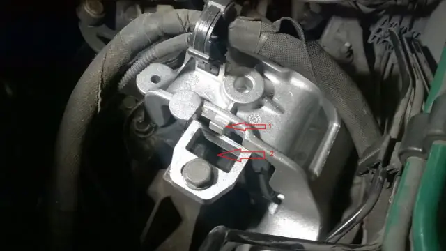 Peugeot 307: Drgania, stuki? Rozpoznaj uszkodzoną poduszkę silnika!