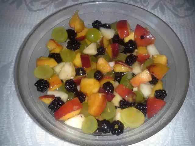 Jak zrobić pyszną sałatkę owocową – prosty przepis i porady dla każdego