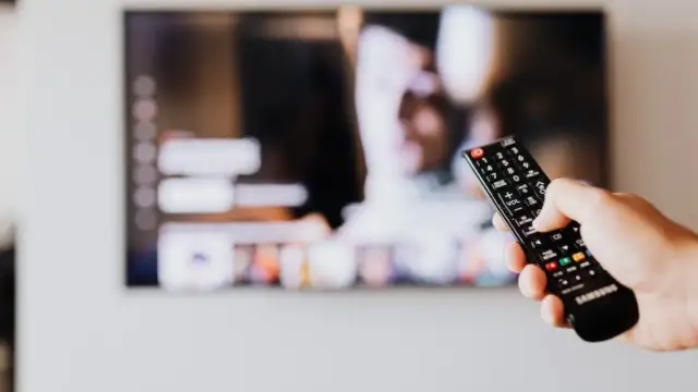 Czy warto kupić telewizor 100Hz? Odkryj kluczowe zalety i wady