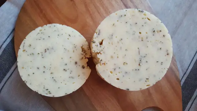 Jak zrobić kozi ser żółty - krok po kroku do idealnego smaku