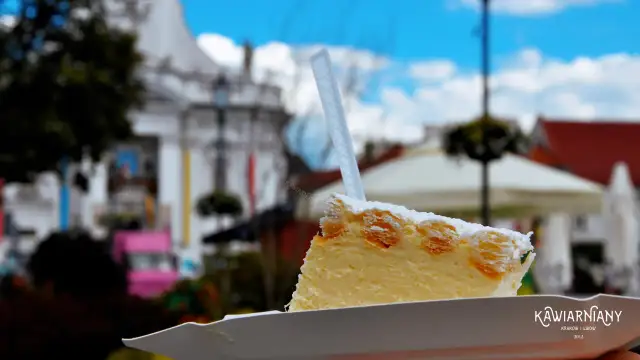 Wadowice: Gdzie zjeść? Najlepsze kremówki, obiady i pizza!