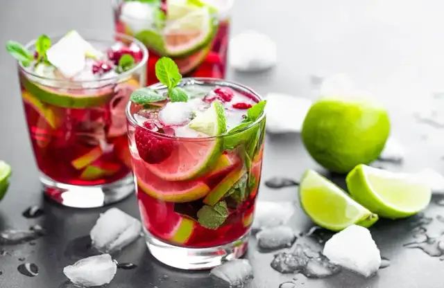 Orzeźwiające drinki na lato, które zachwycą Twoje podniebienie