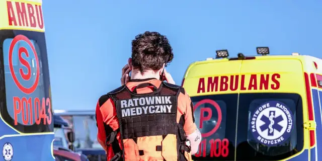 Ile zarabia ratownik medyczny netto? Zaskakujące różnice w pensjach