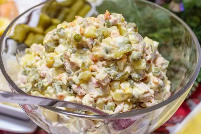 Jak zrobić dobrą sałatkę jarzynową, która zachwyci Twoich gości