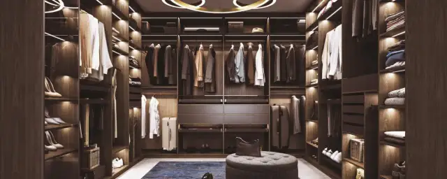 Jak wydzielić garderobę w sypialni i zyskać więcej przestrzeni?