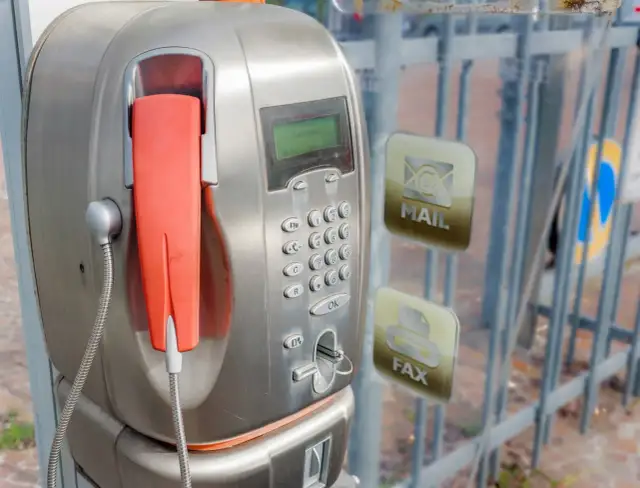 Awaria domofonu? Krok po kroku zgłoś usterkę i poznaj koszty