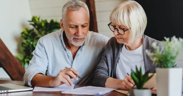 Emerytura 2026: Kiedy złożyć wniosek, by zyskać najwięcej?