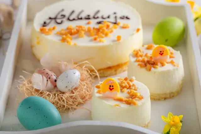 Modne ciasta na Wielkanoc - Jak połączyć tradycję z lekkością?