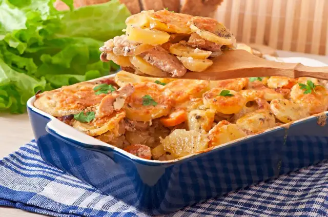 Zapiekanka gyros z ziemniakami: Odkryj sekret idealnego obiadu!