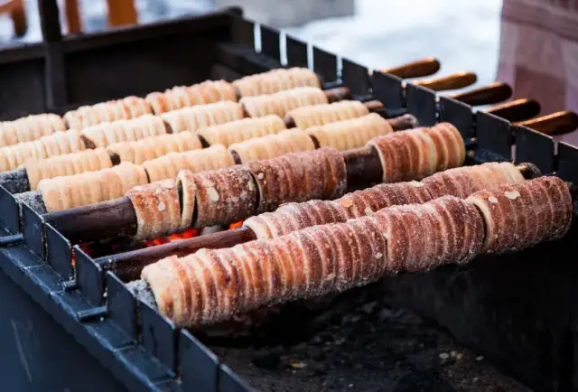 Co zjeść w Budapeszcie? Odkryj najlepsze węgierskie przysmaki