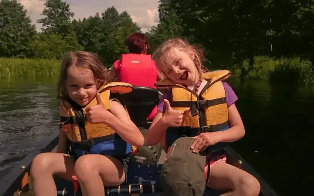 Jaka kamizelka na kajak? Wybierz bezpiecznie i komfortowo