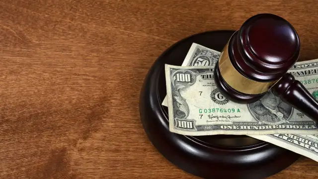 Koszt adwokata karnego: Zrozum cennik i zyskaj kontrolę