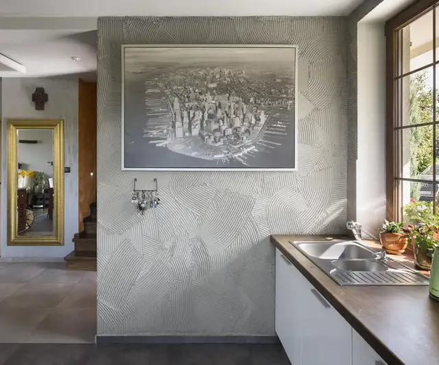 Tynk dekoracyjny: Ile kosztuje? Pełna analiza cen i oszczędności