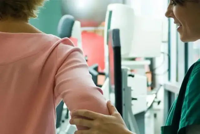 Pielęgniarstwo czy fizjoterapia: Która ścieżka kariery jest lepsza?