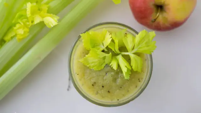 Koktajl z selera naciowego i banana - zdrowy przepis na energię