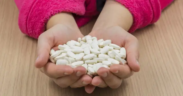 Dopalacze: Śmiertelne zagrożenie. Jak pomóc sobie i bliskim?