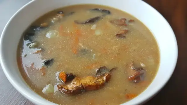 Zupa grzybowa z suszonych grzybów: Perfekcyjny przepis krok po kroku