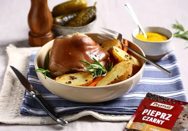 Idealna surówka do golonki: najlepsze przepisy na pyszne dodatki