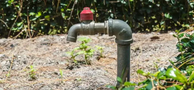 Jak zrobić kran ogrodowy - proste kroki i unikanie błędów
