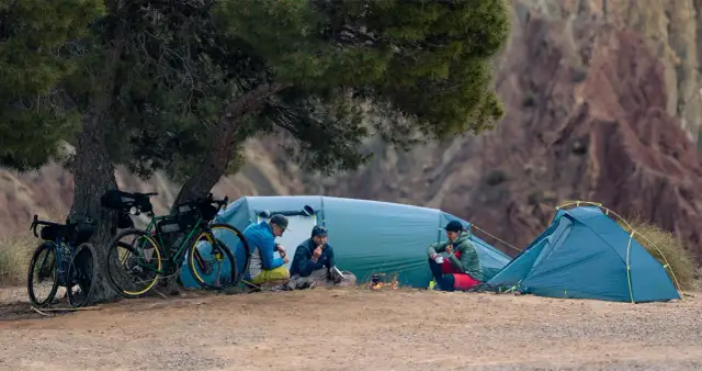 Jaki namiot na rower wybrać, aby uniknąć nieprzyjemnych niespodzianek?