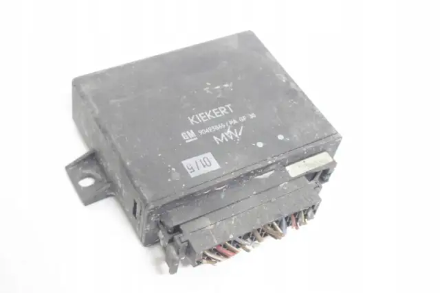 Astra G: Gdzie jest sterownik centralnego zamka? Znajdź i napraw!