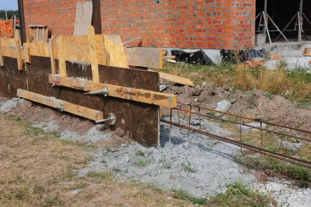 Jaki fundament pod ogrodzenie wybrać, aby uniknąć problemów?