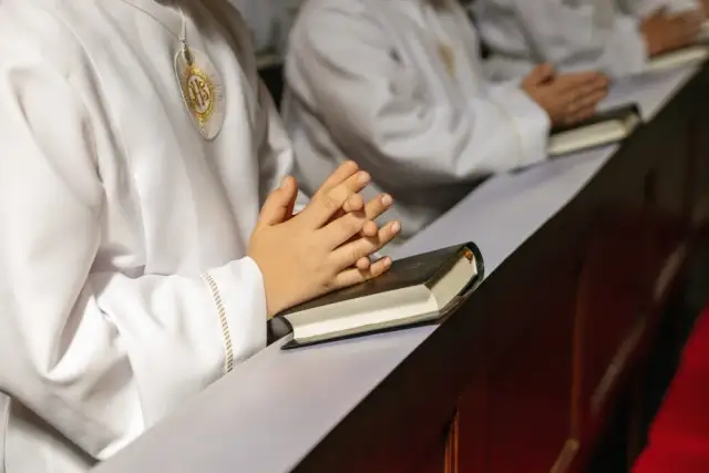 Jak długo trwa msza komunijna? Czas, który warto znać przed wydarzeniem