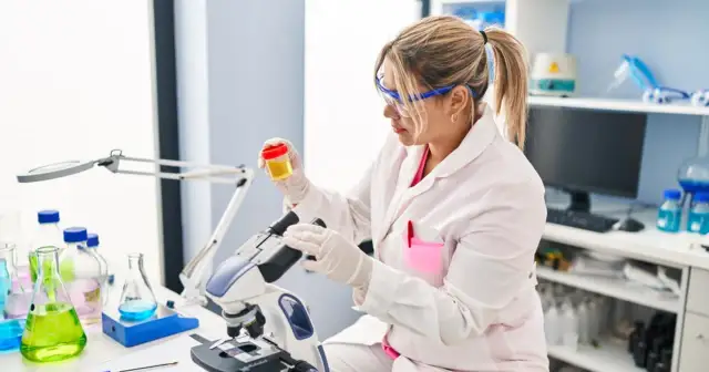 Szczawiany w moczu objawy: rozpoznaj ból i uniknij powikłań