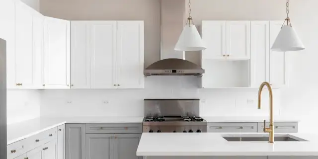 Jak zawiesić szafki w kuchni - uniknij najczęstszych błędów montażu