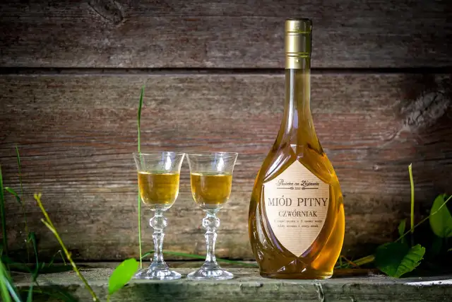 Ile może stać miód pitny po otwarciu? Odkryj tajemnice przechowywania