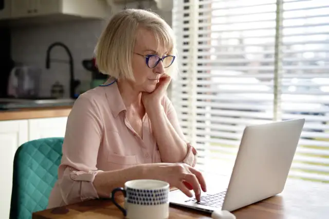 Czy przed emeryturą można chorować? Poznaj swoje prawa i zagrożenia