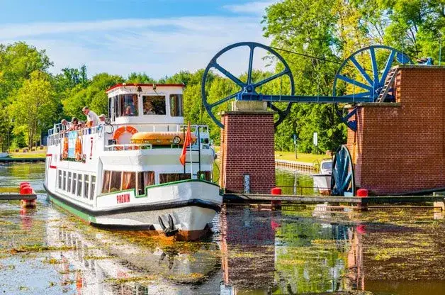 Buczyniec atrakcje: odkryj fascynujące miejsca i historię pochylni