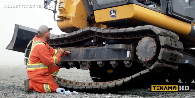 Jak założyć gąsienice w koparce? Bezpieczny montaż krok po kroku