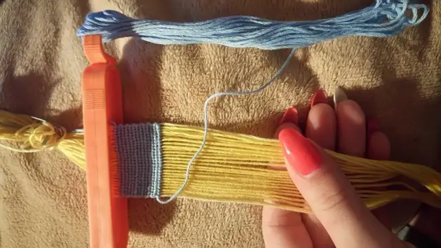 Jak zakończyć bransoletkę z muliny, aby była trwała i piękna