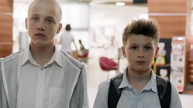 Gdzie obejrzeć film Plac zabaw online w Polsce i uniknąć pomyłek