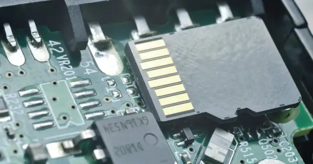 Jak włożyć kartę pamięci do kamery samochodowej bez błędów