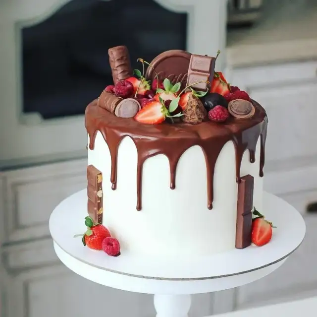 Tort na 10 urodziny dla chłopca - najlepsze pomysły na dekoracje i smaki