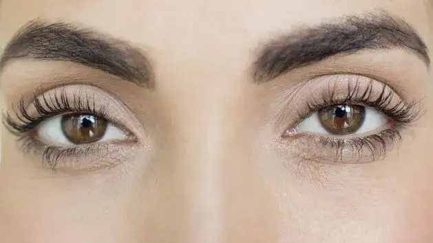 Po co są rzęsy? Odkryj ich kluczowe funkcje dla zdrowia oczu