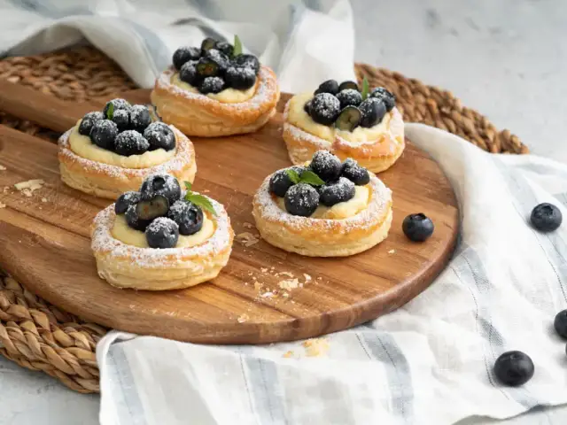 Szybkie i łatwe przepisy na deser z ciasta francuskiego, które zachwycą