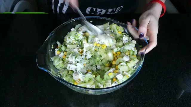 Jak zrobić sałatkę z selera naciowego, która zachwyci Twoich gości