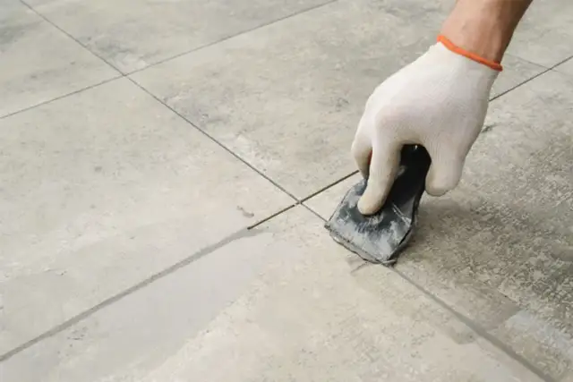 Jak skutecznie usunąć fugę epoksydową z płytek ceramicznych?