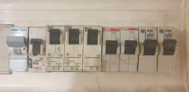 Jaki bezpiecznik do indukcji? Wybierz bezpiecznie i z głową!