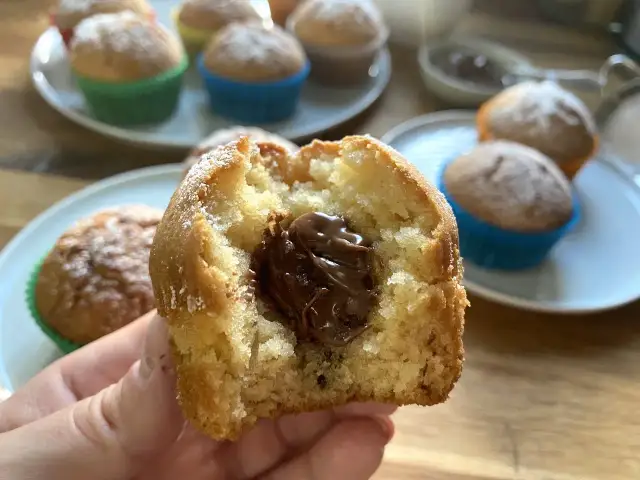 Jak zrobić puszyste babeczki? Przepis, triki i koniec z zakalcem!