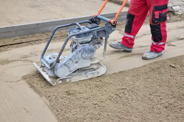 Jak przygotować podłoże pod kostkę brukową? Poradnik eksperta!