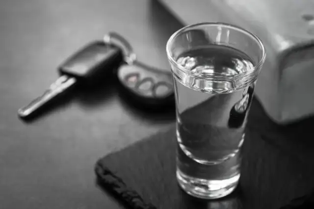 Artykuł 87 paragraf 1 kodeksu wykroczeń: konsekwencje jazdy po alkoholu