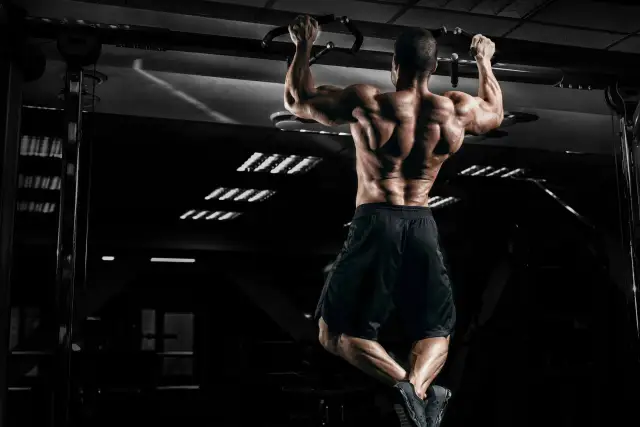 Ile ćwiczeń na treningu? Znajdź swój złoty środek i maksuj progres!