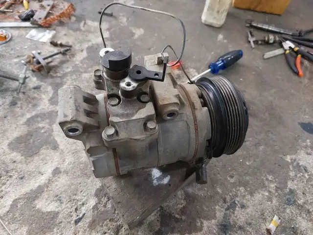 Za dużo oleju w klimatyzacji objawy – jak uniknąć kosztownych napraw