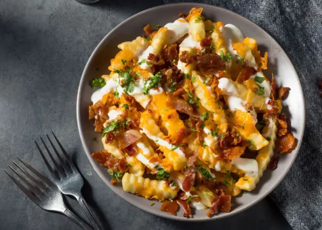 Frytki z czym na obiad - najlepsze pomysły na pyszne dodatki