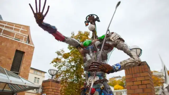 Müllkunst: Verwandle Abfall in faszinierende Skulpturen